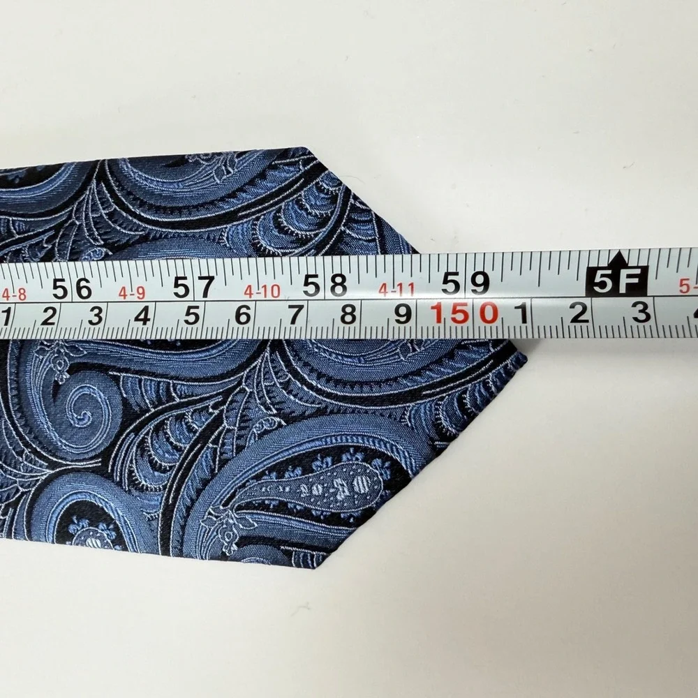 Geoffrey Beene‎ Blue Paisley Silk TIe